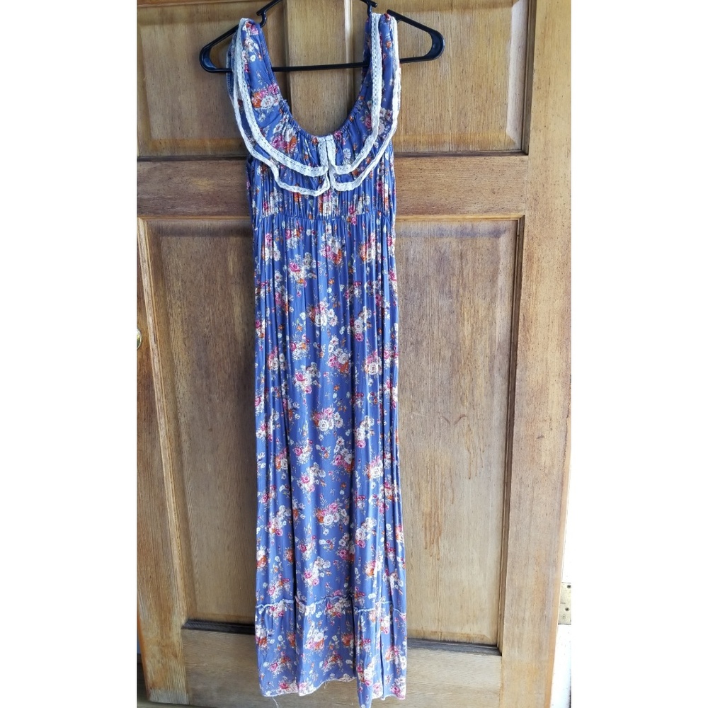 Romantic Flowy Maxi Dress (S/M)